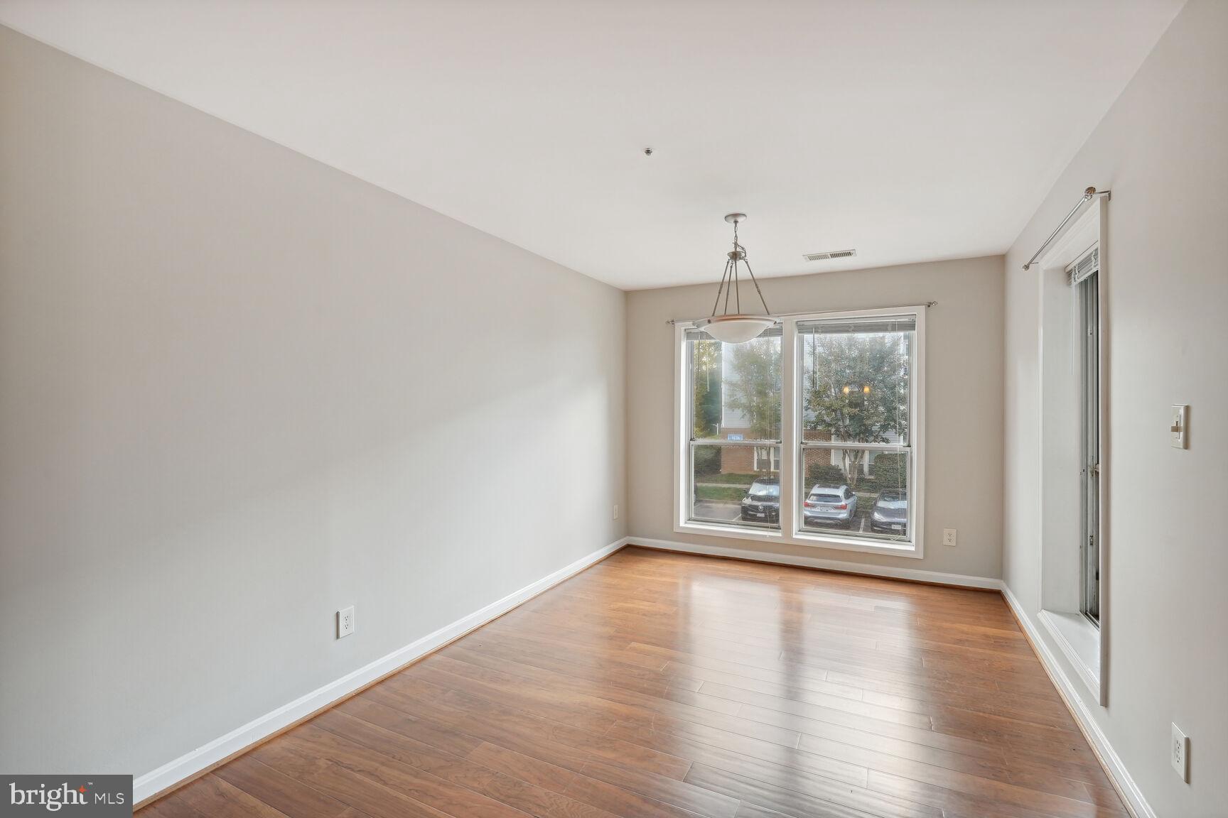 FOUR WINDS AT OAKTON - Residential