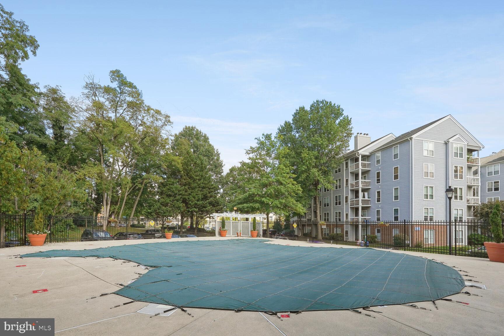 FOUR WINDS AT OAKTON - Residential
