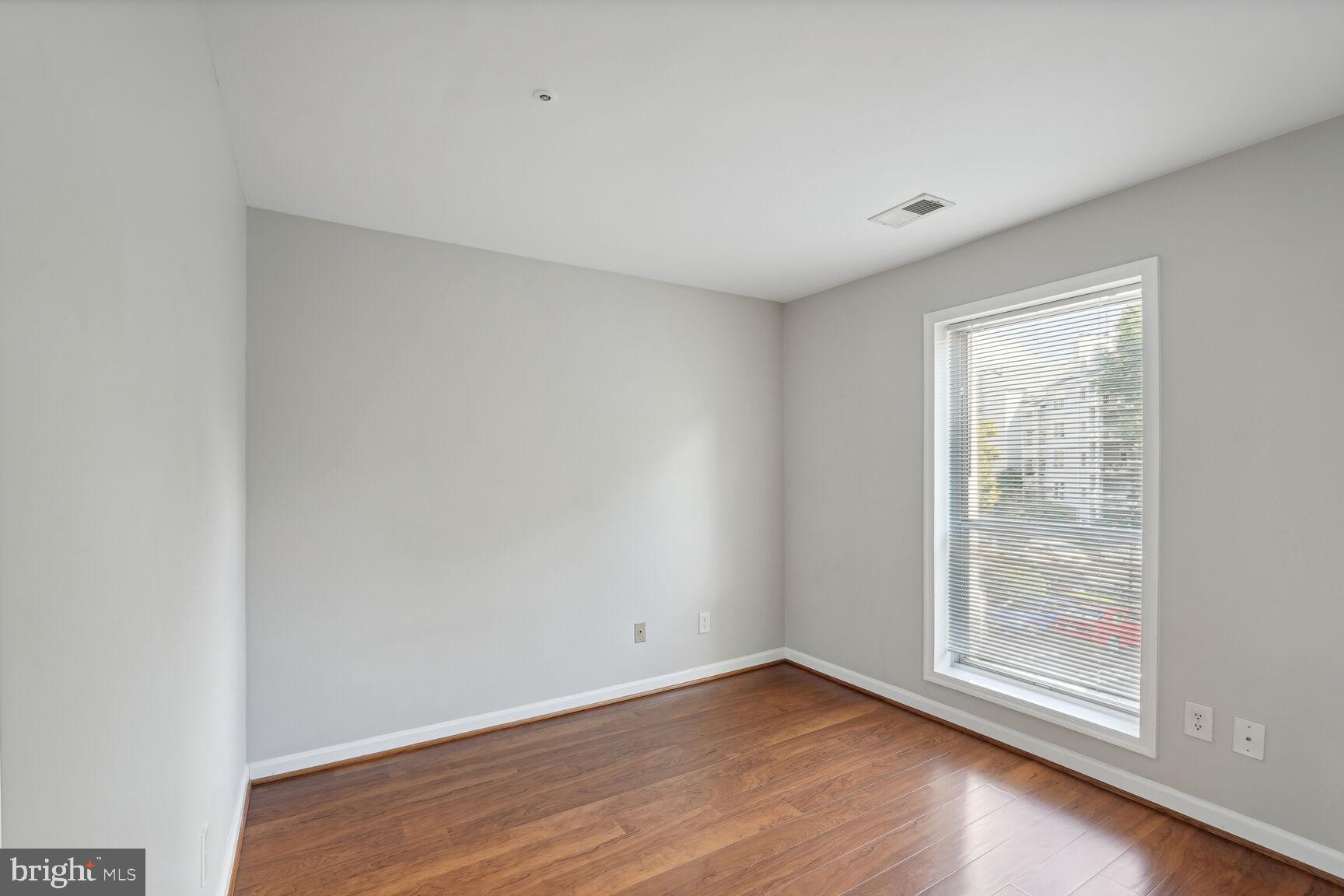 FOUR WINDS AT OAKTON - Residential