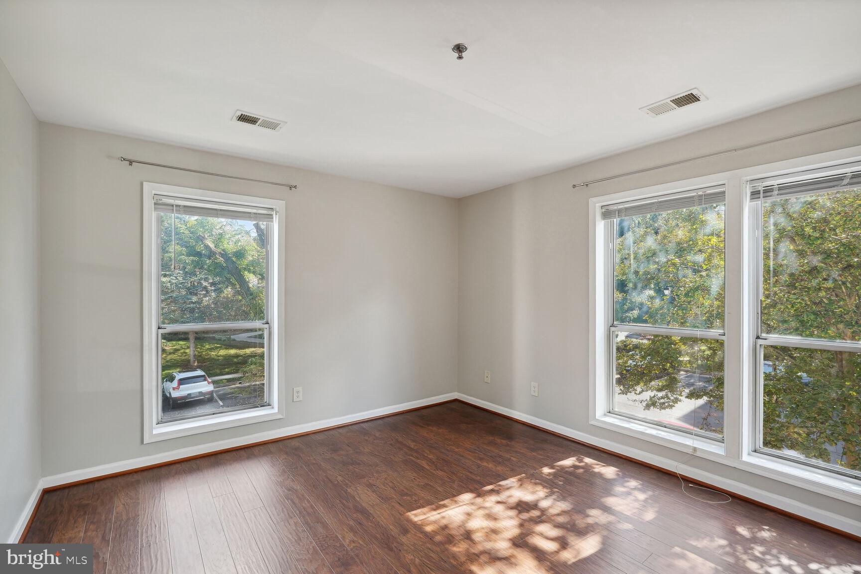 FOUR WINDS AT OAKTON - Residential