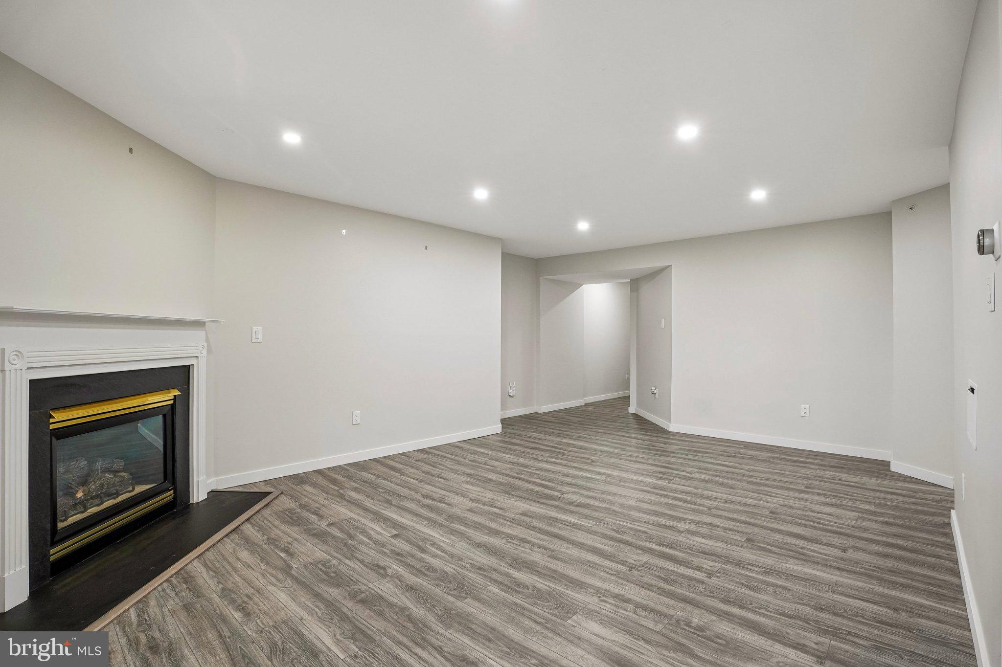 706 JULIAN DRIVE W 371