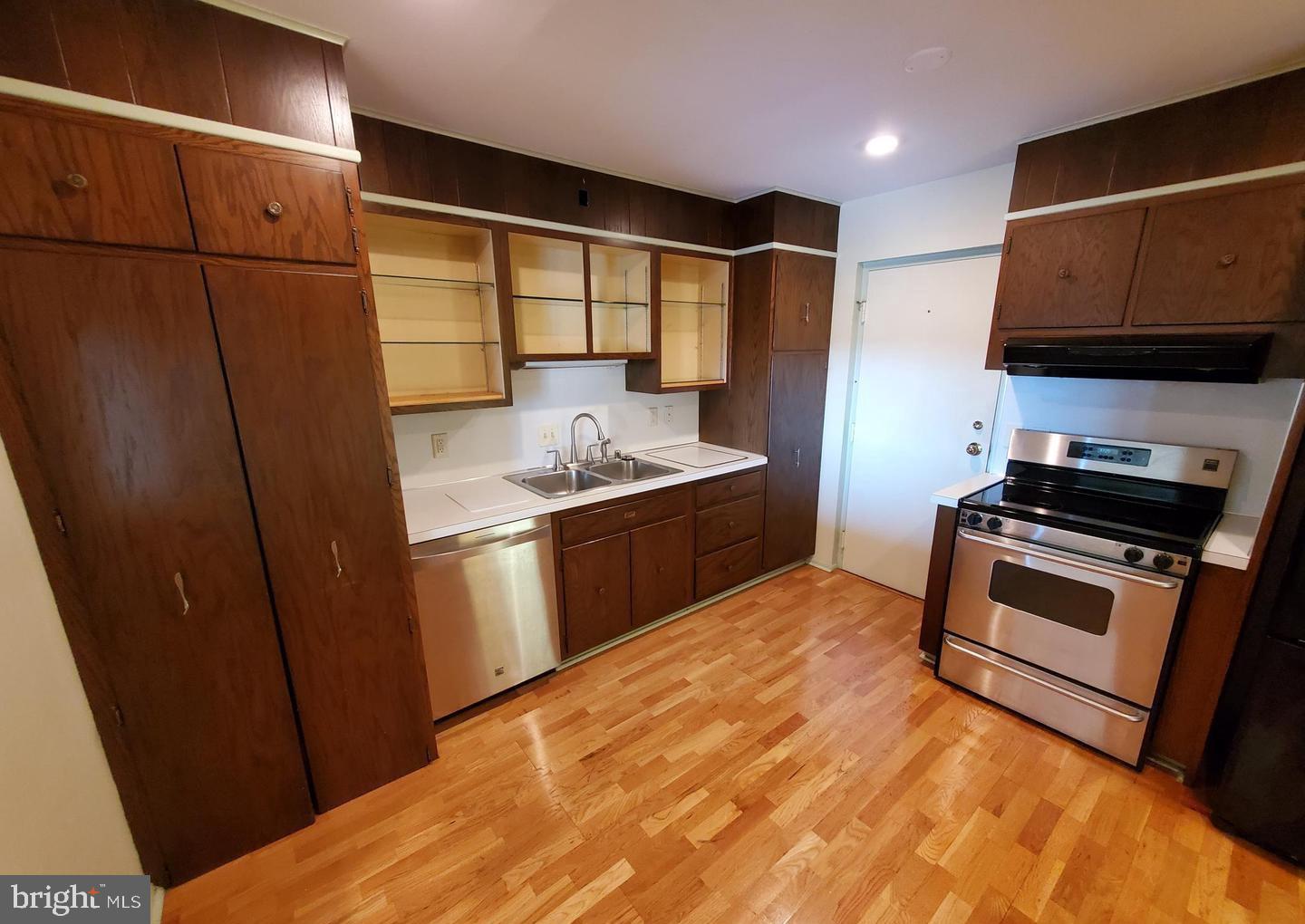 HUMMINGBIRD HILL - Residential Lease