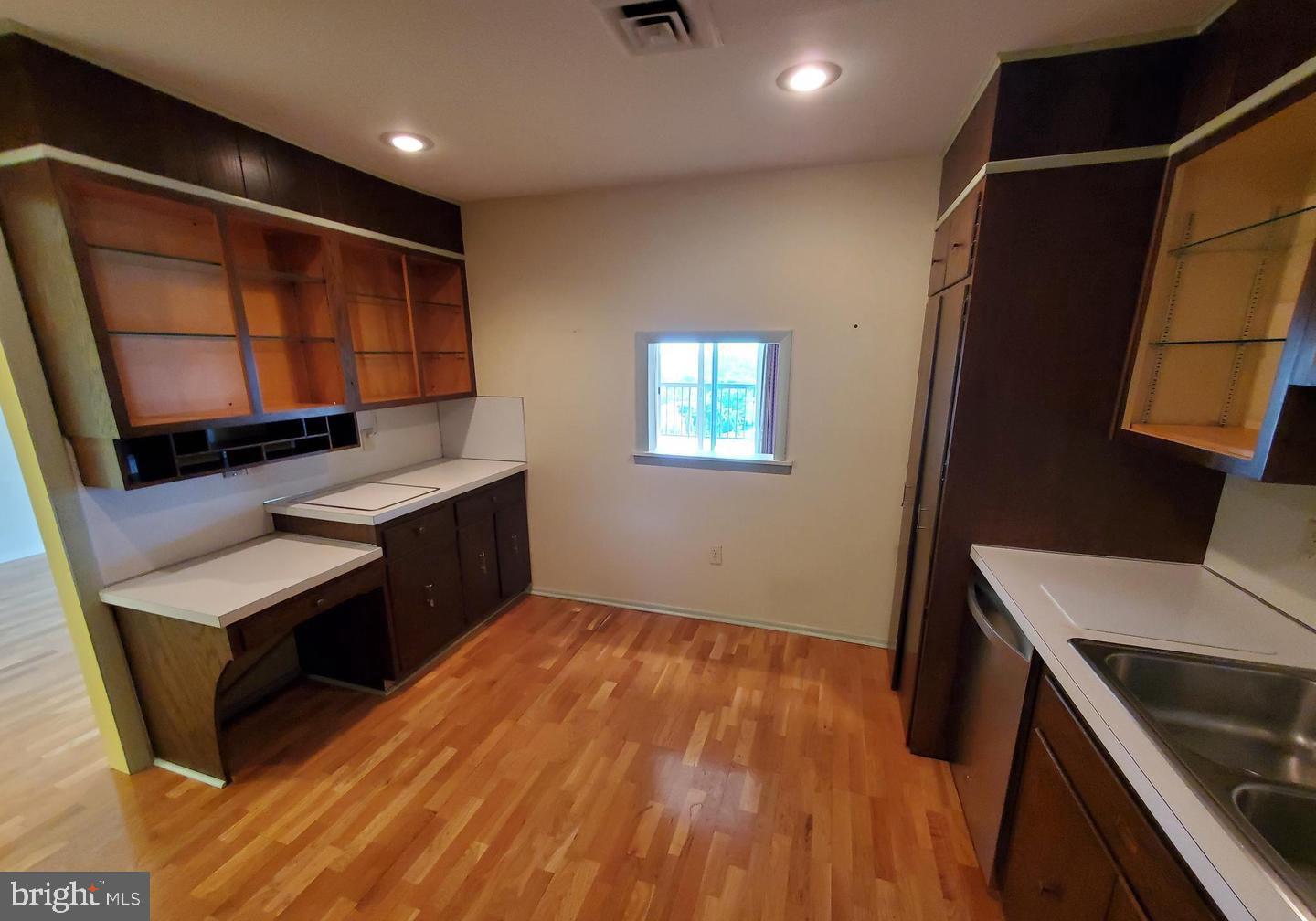 HUMMINGBIRD HILL - Residential Lease