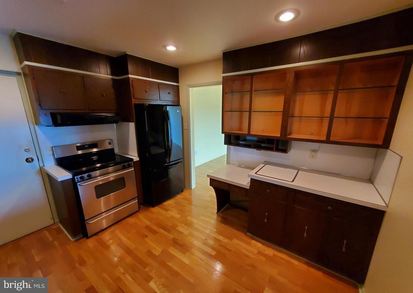 HUMMINGBIRD HILL - Residential Lease