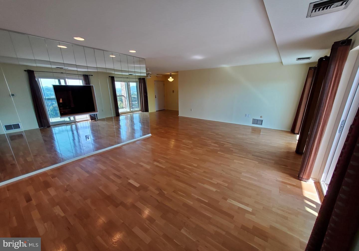 HUMMINGBIRD HILL - Residential Lease