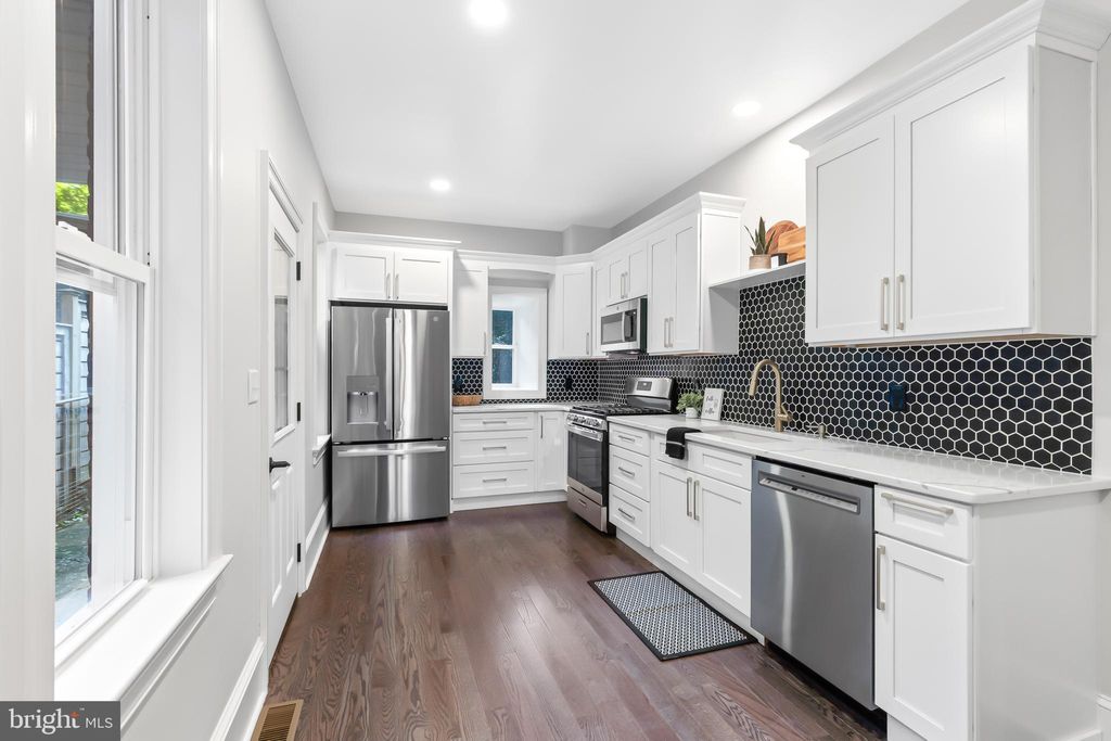 Photo of 522 N Mary Street, Lancaster, PA 17603 (MLS # PALA2049854)