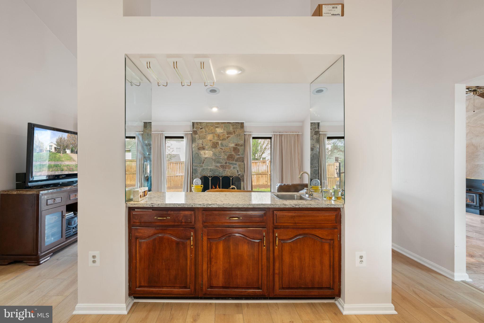 COUNTRY CLUB MANOR - Residential