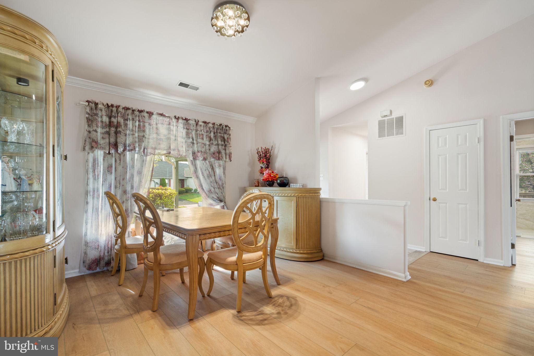 COUNTRY CLUB MANOR - Residential