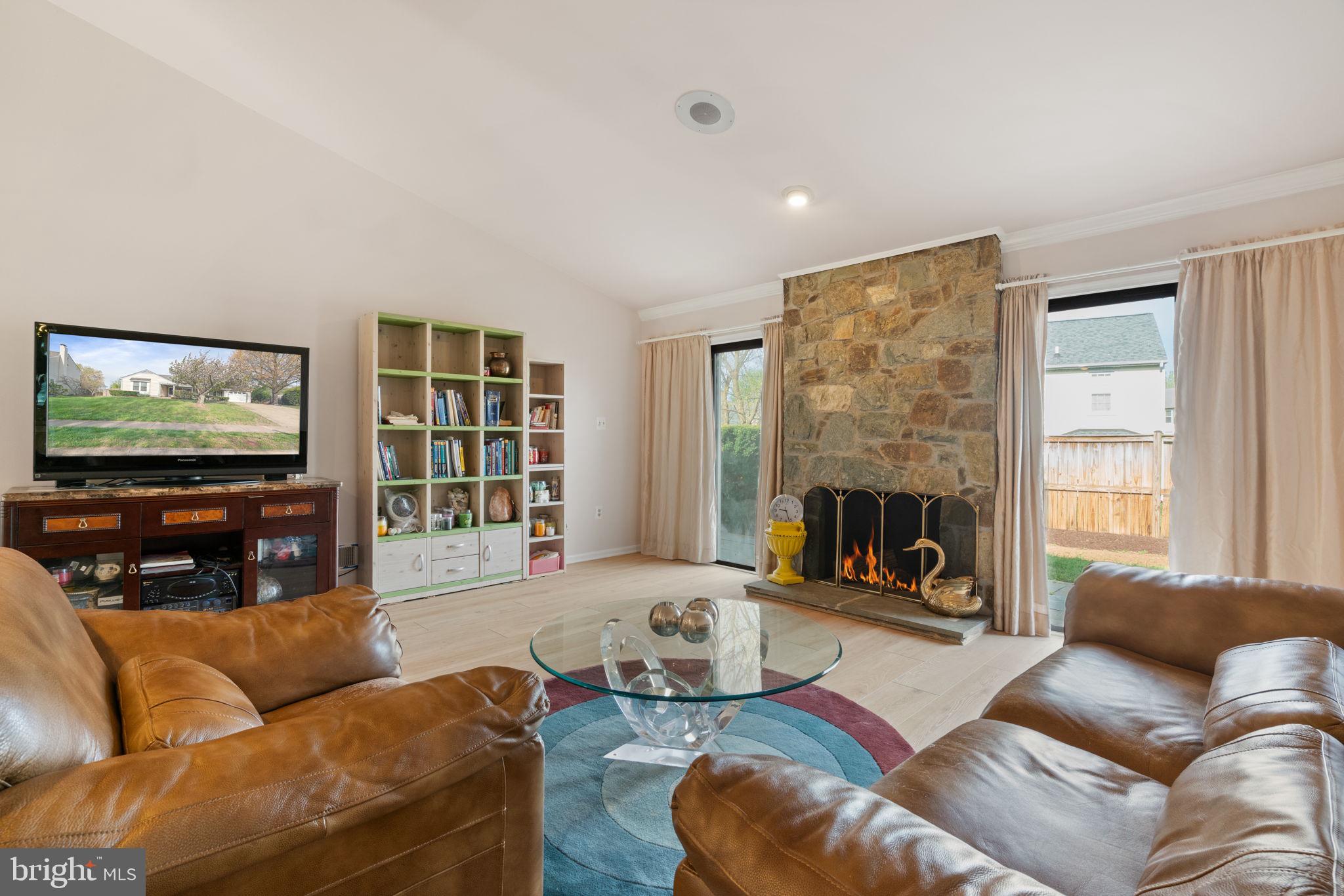 COUNTRY CLUB MANOR - Residential