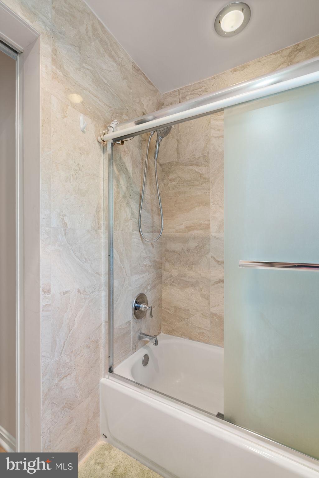 COUNTRY CLUB MANOR - Residential