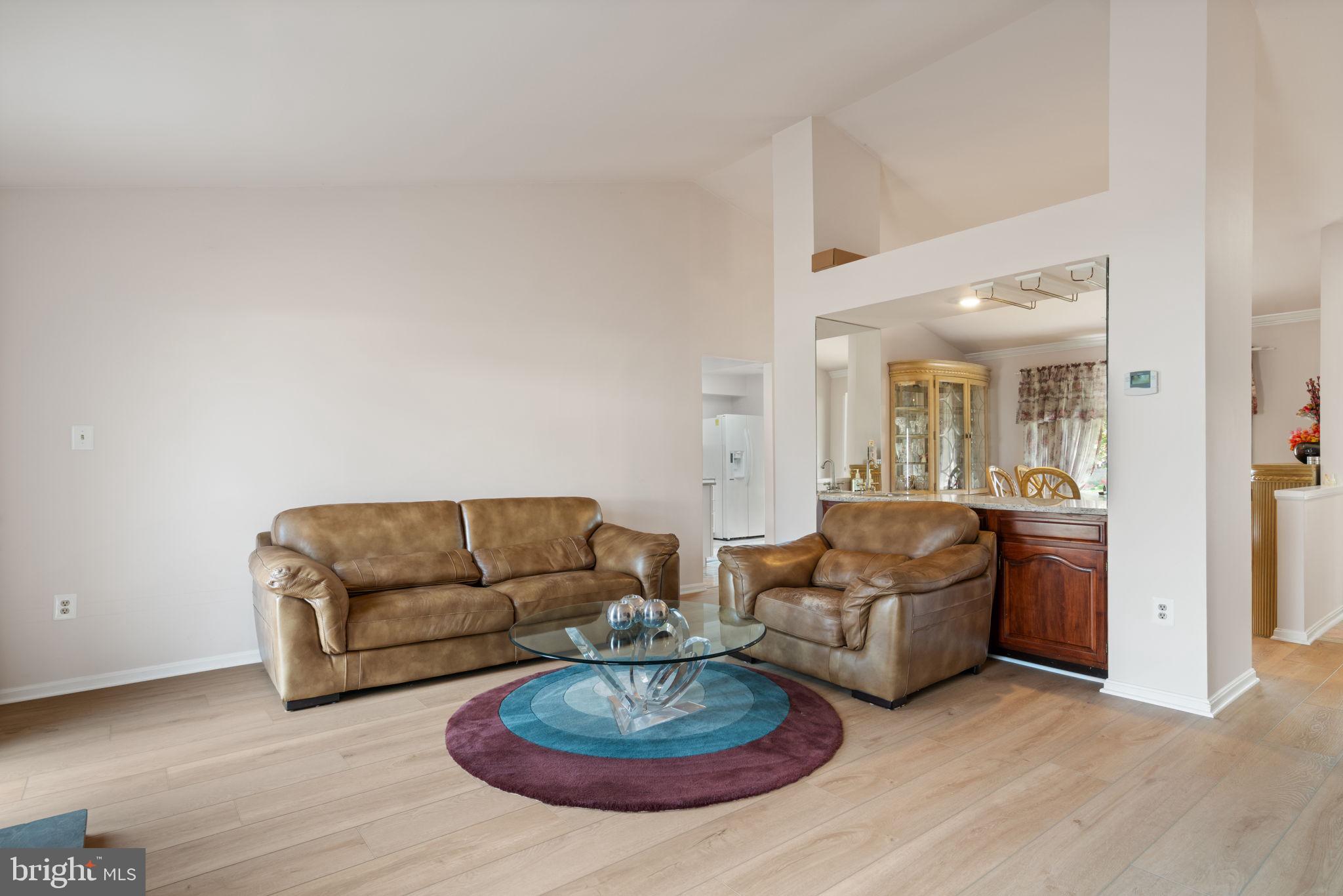 COUNTRY CLUB MANOR - Residential