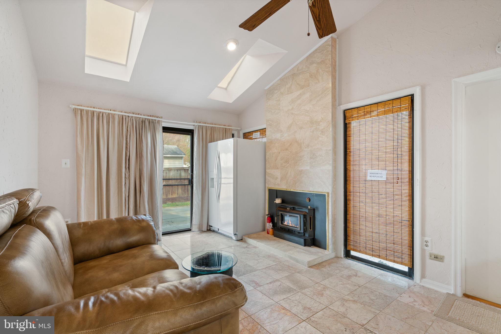 COUNTRY CLUB MANOR - Residential