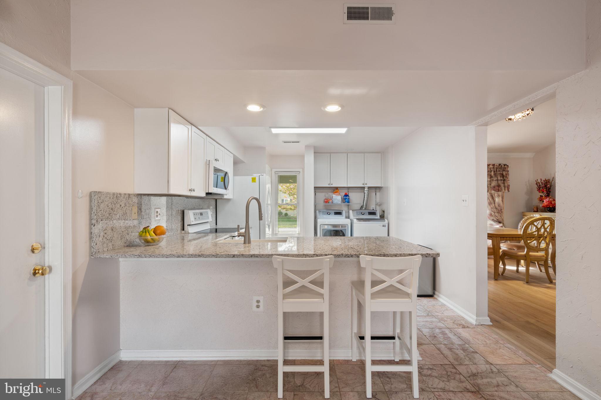 COUNTRY CLUB MANOR - Residential