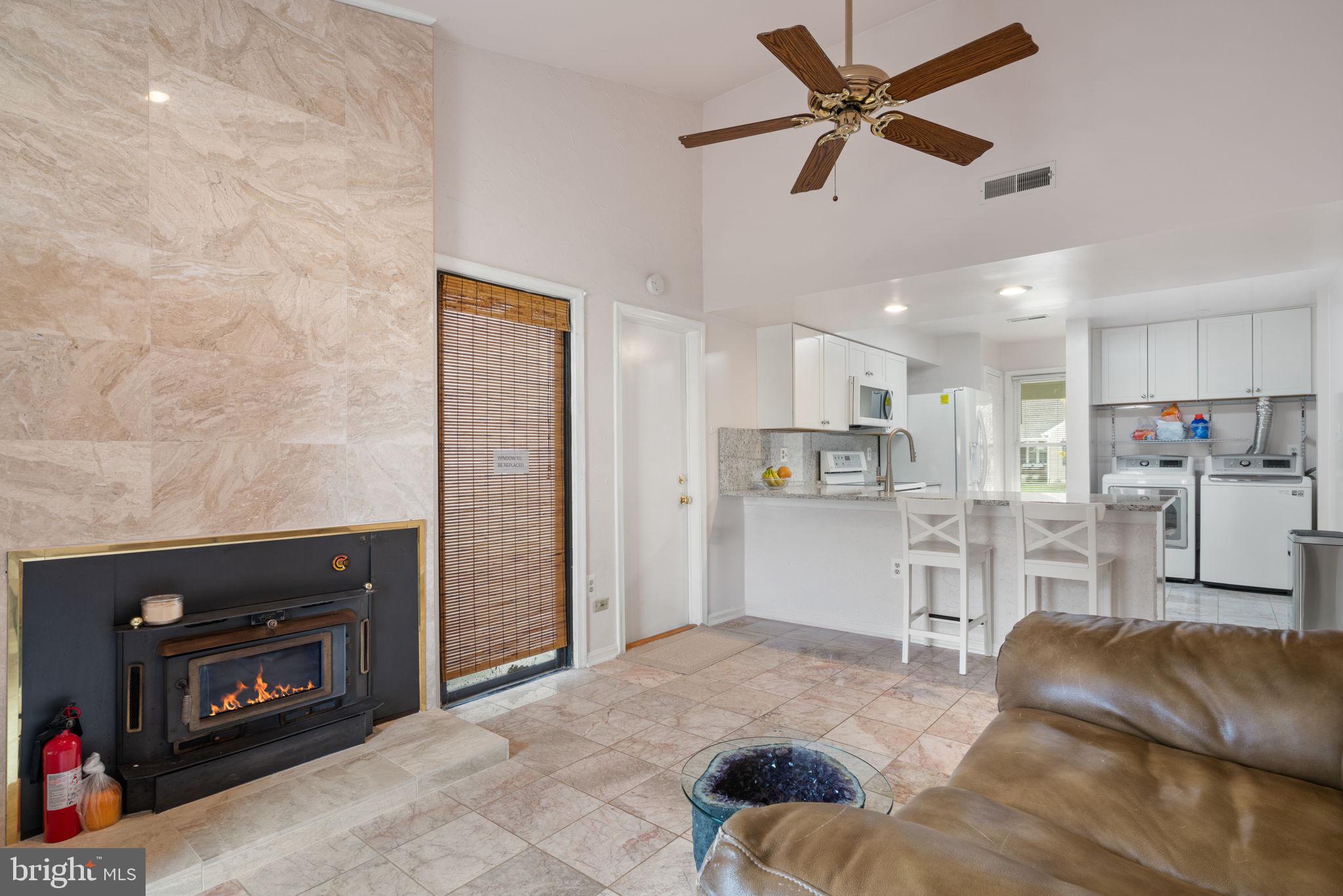 COUNTRY CLUB MANOR - Residential