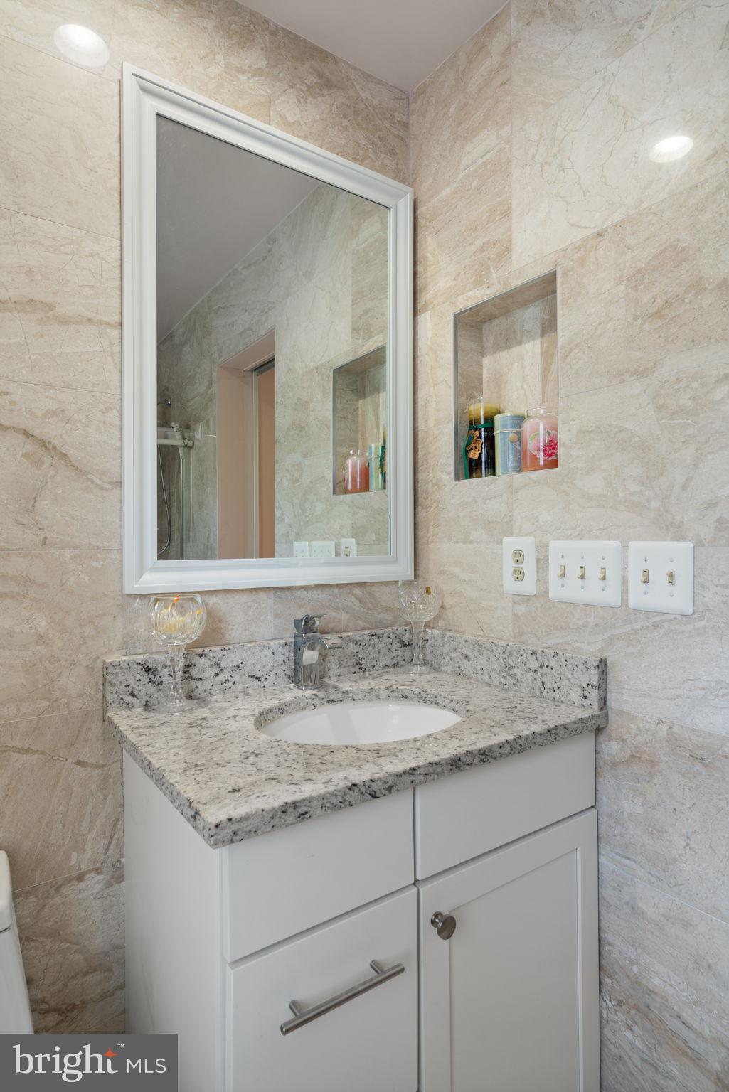 COUNTRY CLUB MANOR - Residential