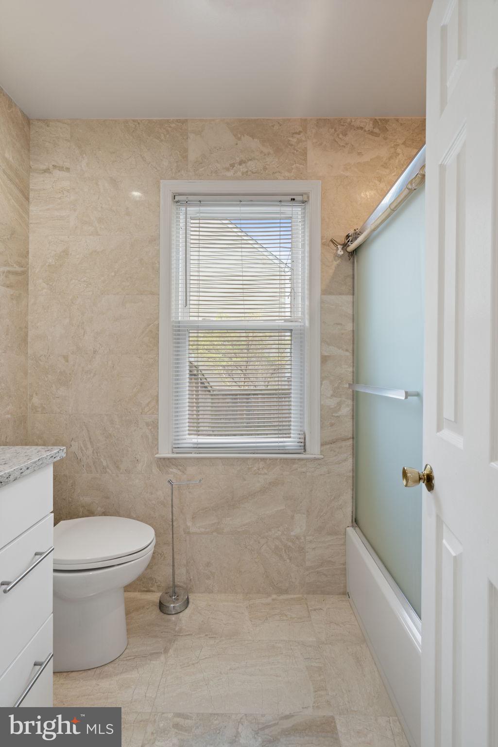 COUNTRY CLUB MANOR - Residential