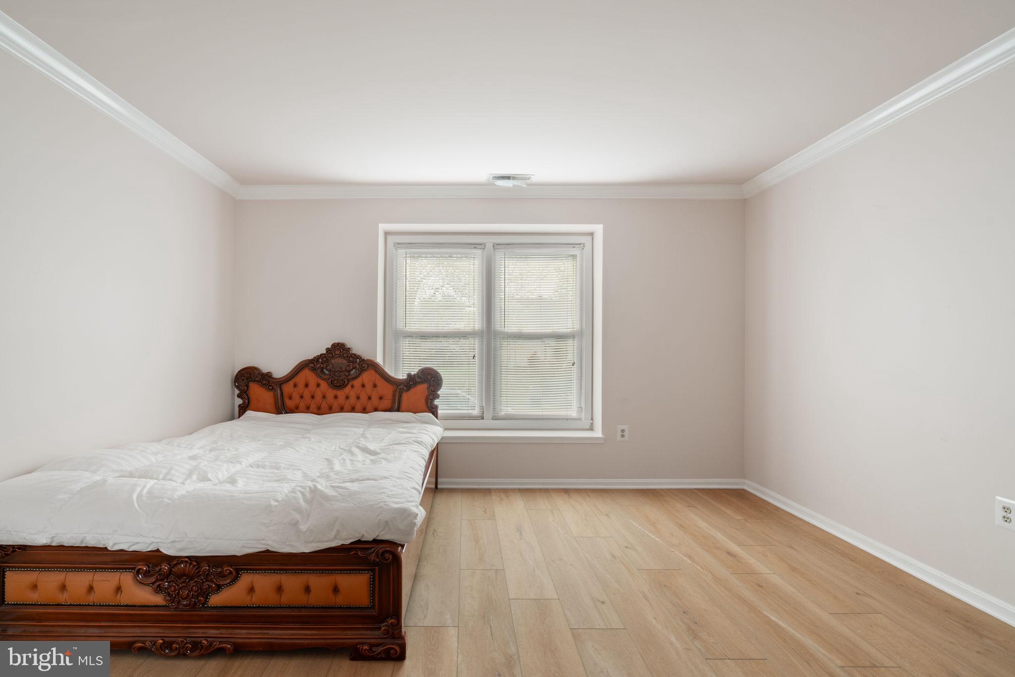 COUNTRY CLUB MANOR - Residential