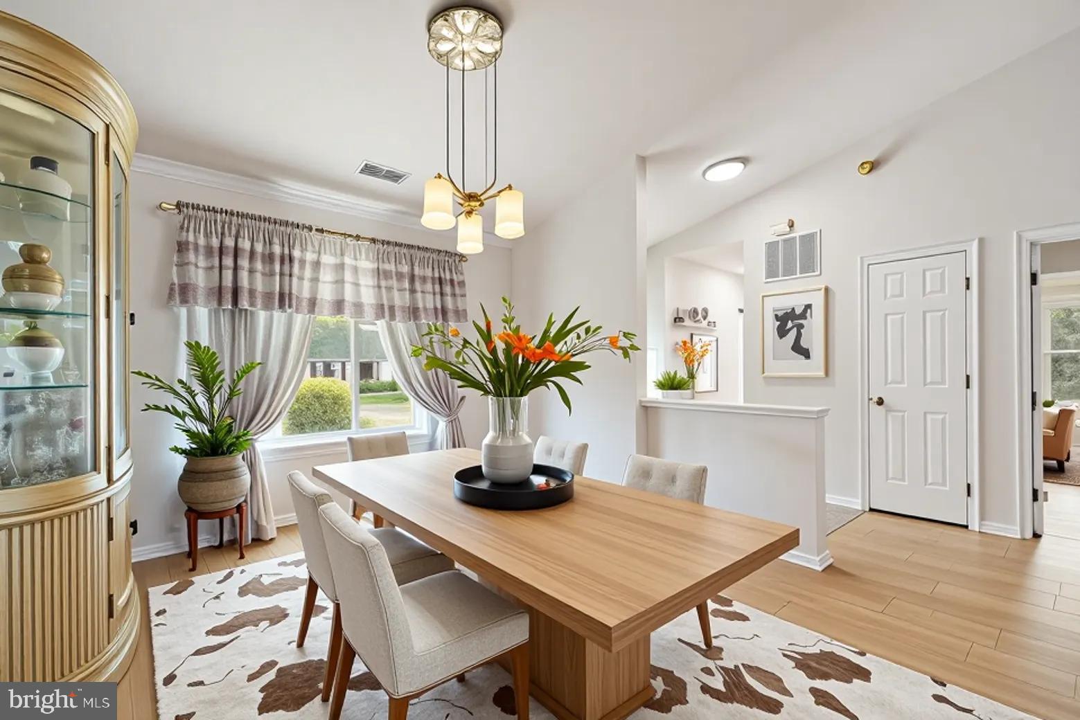 COUNTRY CLUB MANOR - Residential