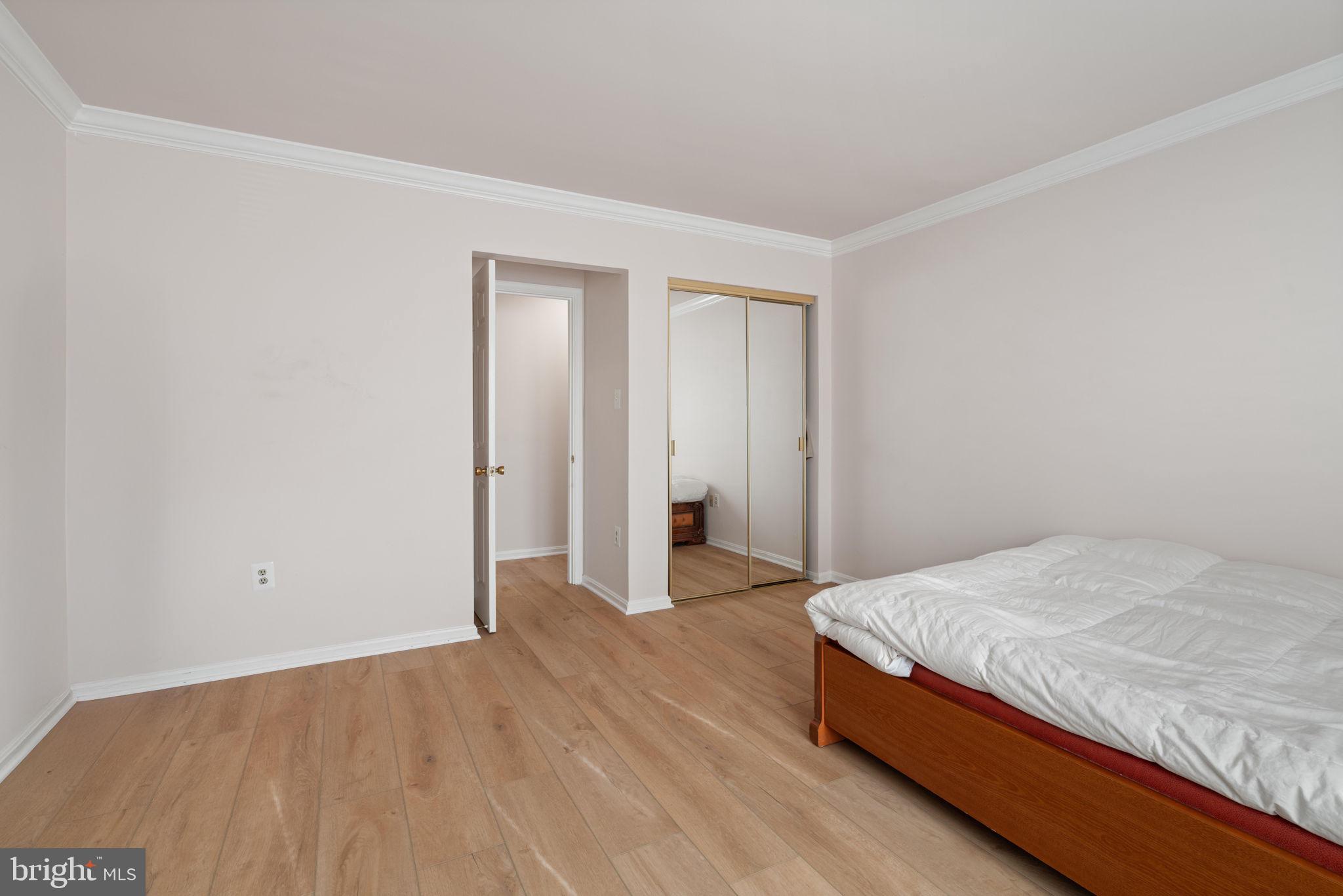 COUNTRY CLUB MANOR - Residential