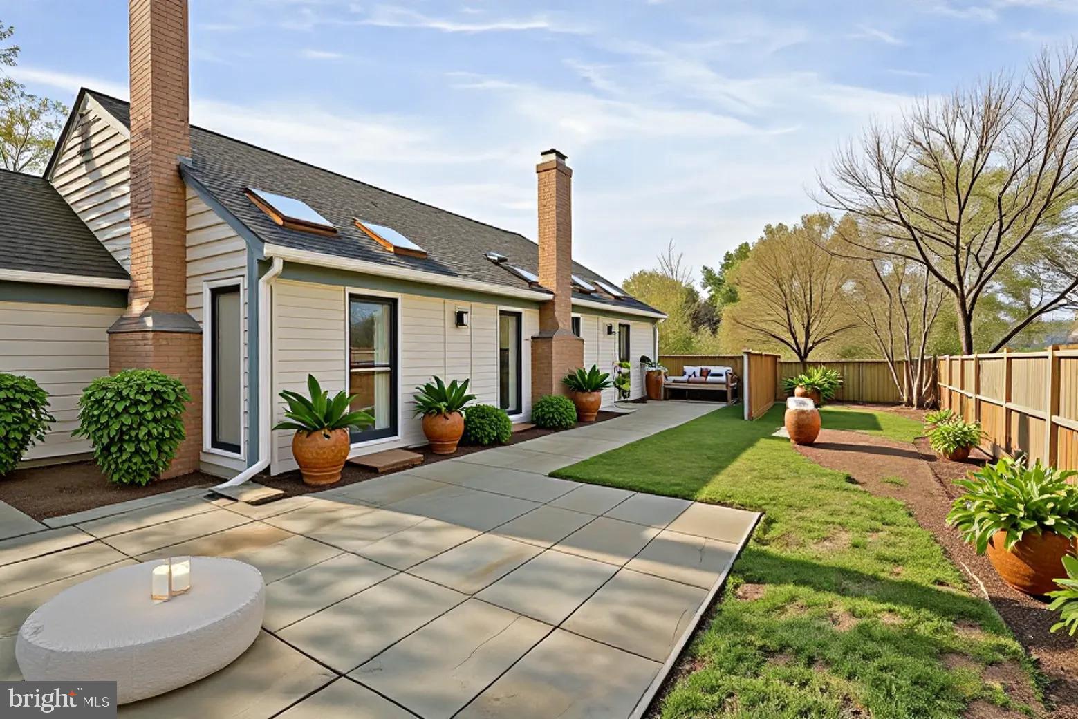 COUNTRY CLUB MANOR - Residential