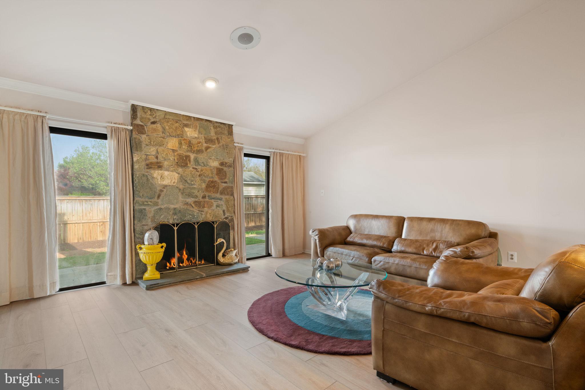 COUNTRY CLUB MANOR - Residential