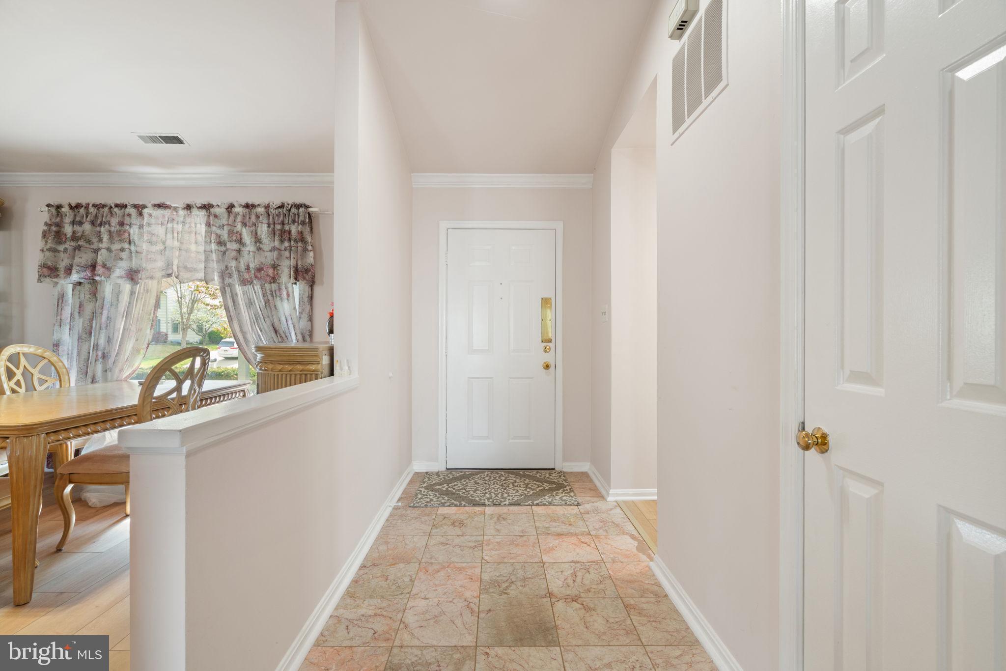 COUNTRY CLUB MANOR - Residential