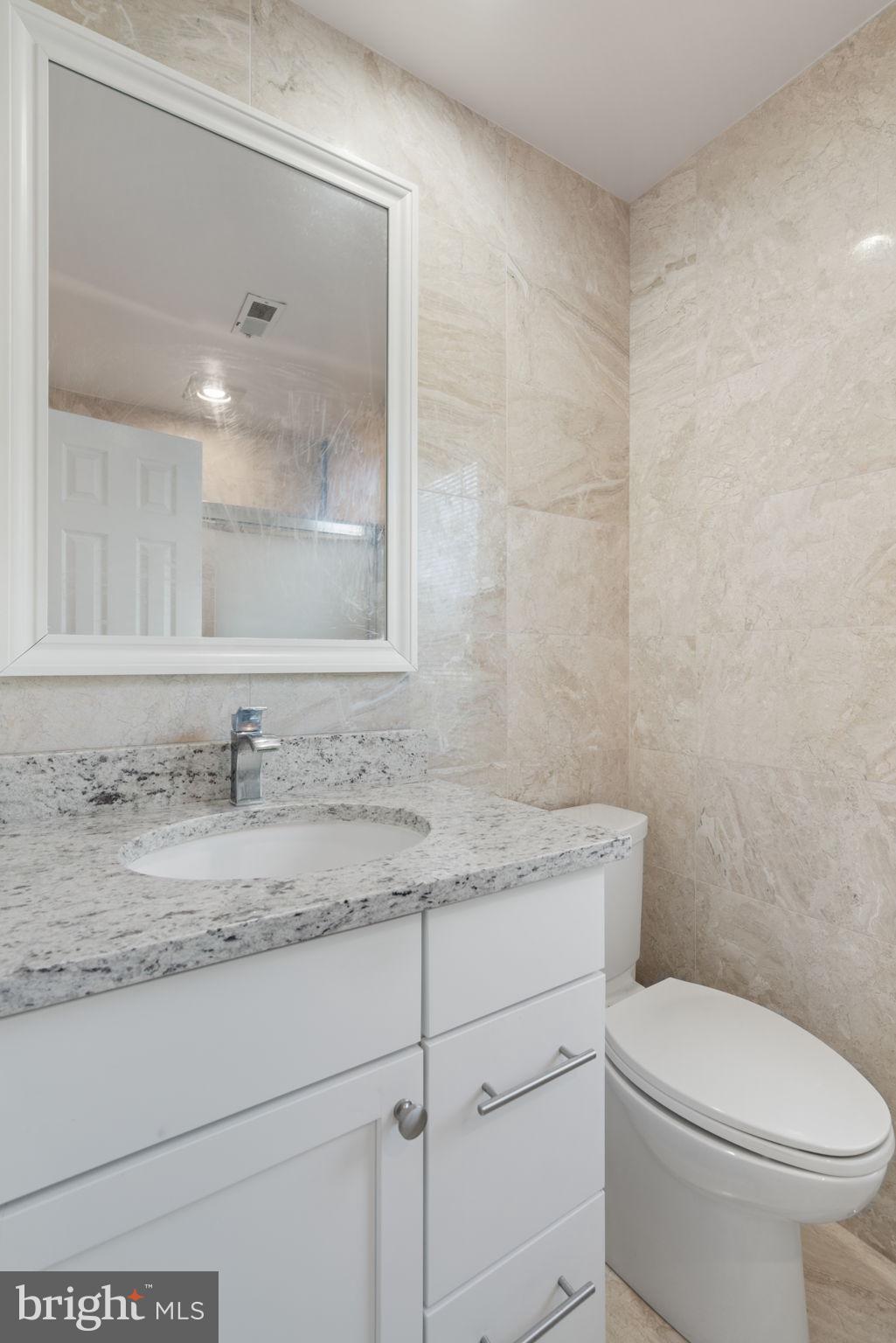 COUNTRY CLUB MANOR - Residential