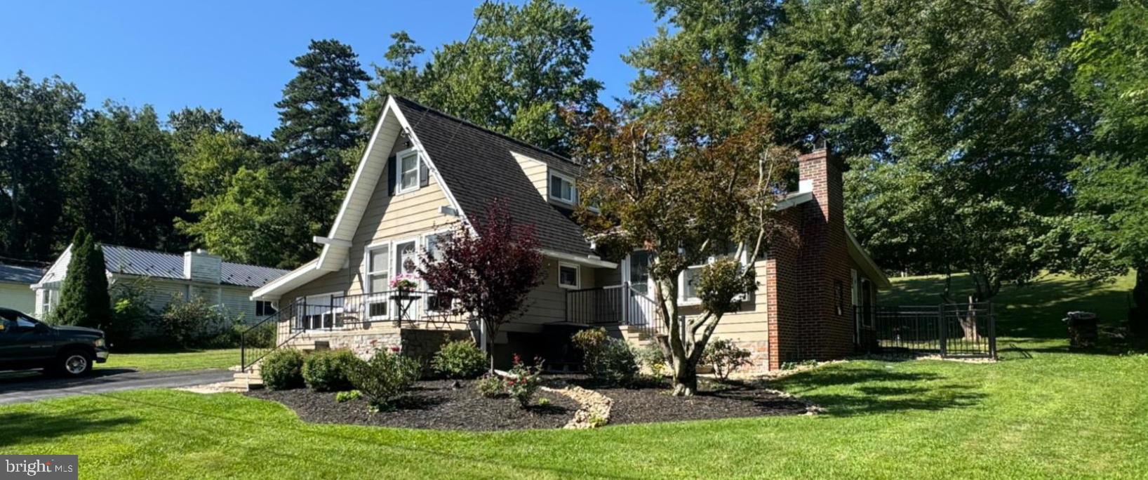 28 PINE WAY