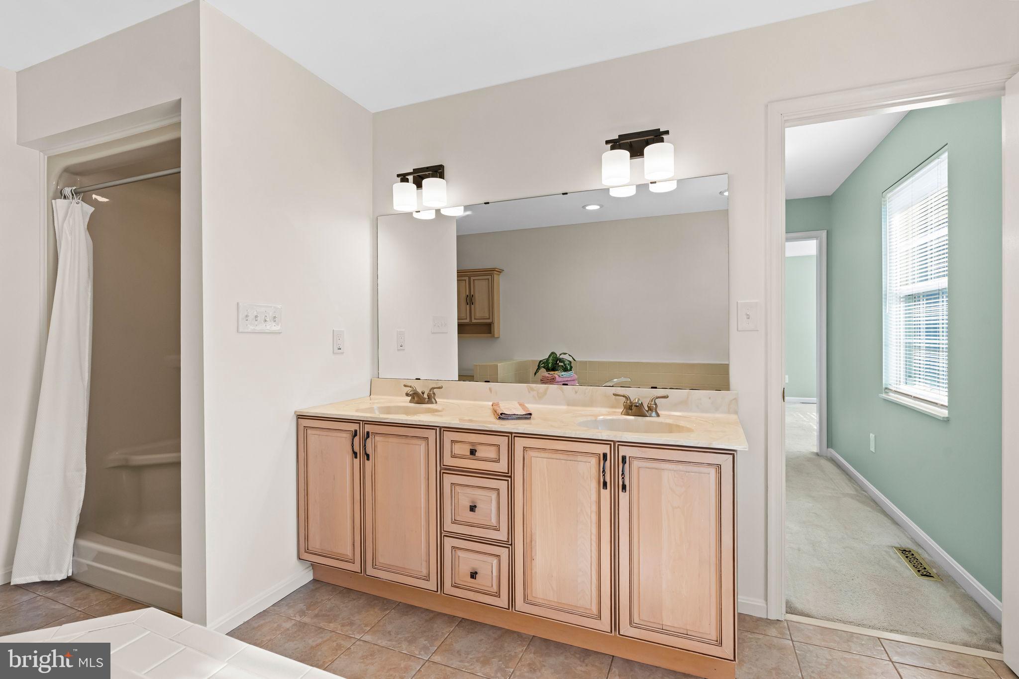 HUNTERS RUN - Residential