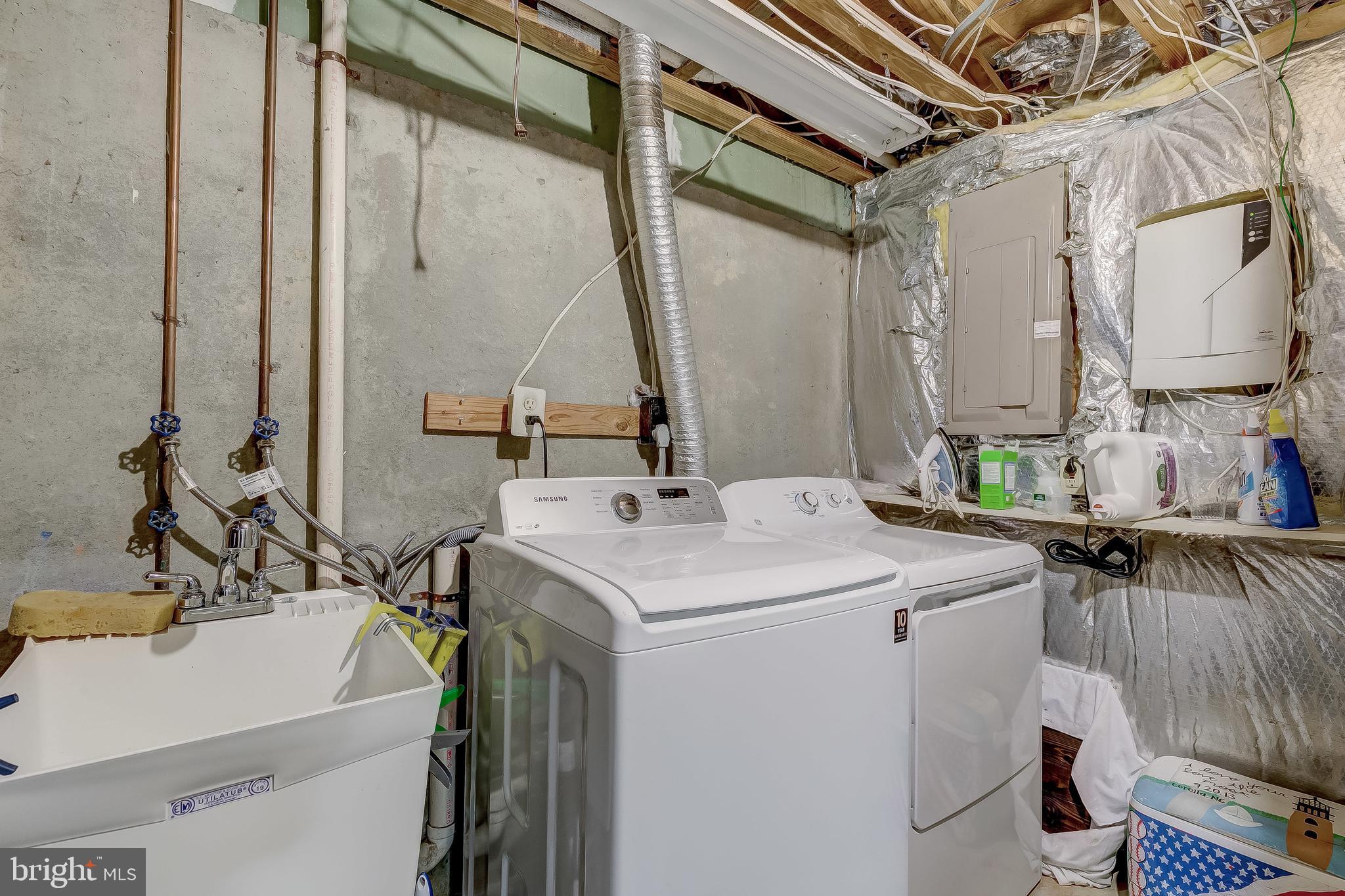 CONSTANT FRIENDSHIP - Residential