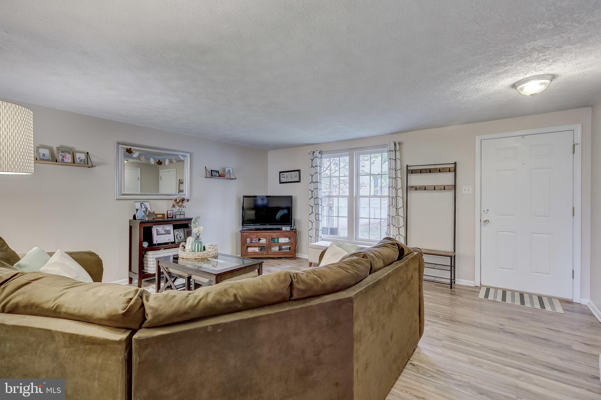 CONSTANT FRIENDSHIP - Residential