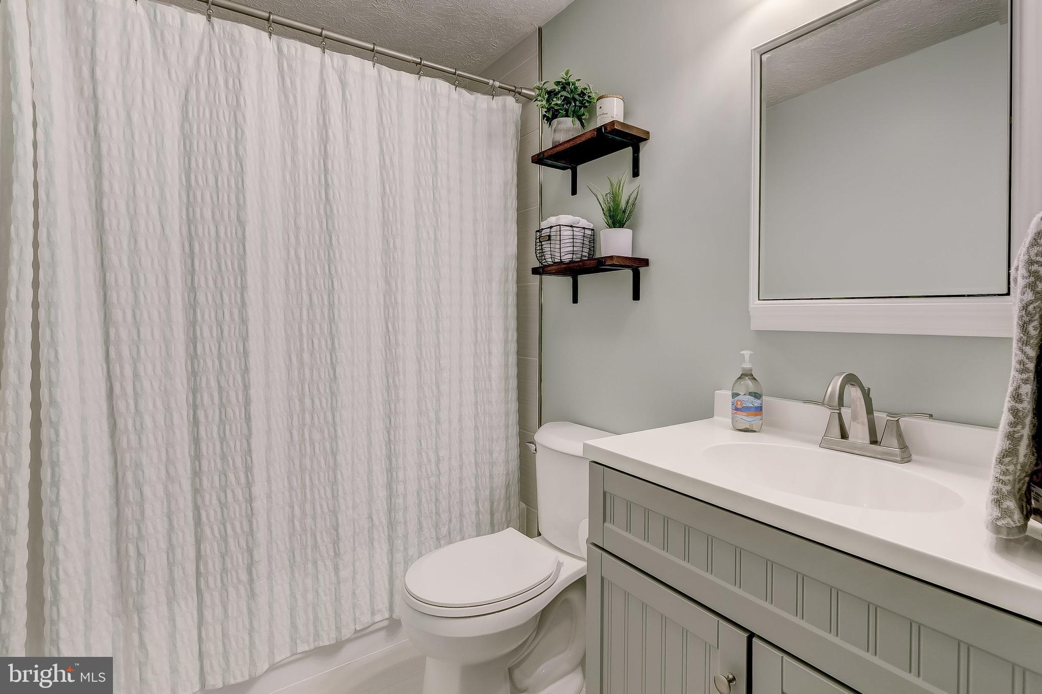 CONSTANT FRIENDSHIP - Residential