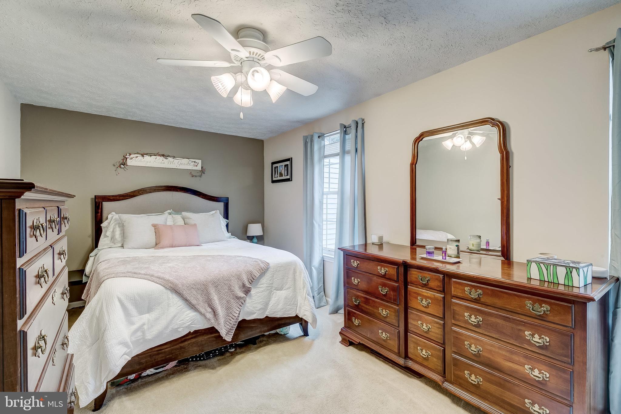 CONSTANT FRIENDSHIP - Residential