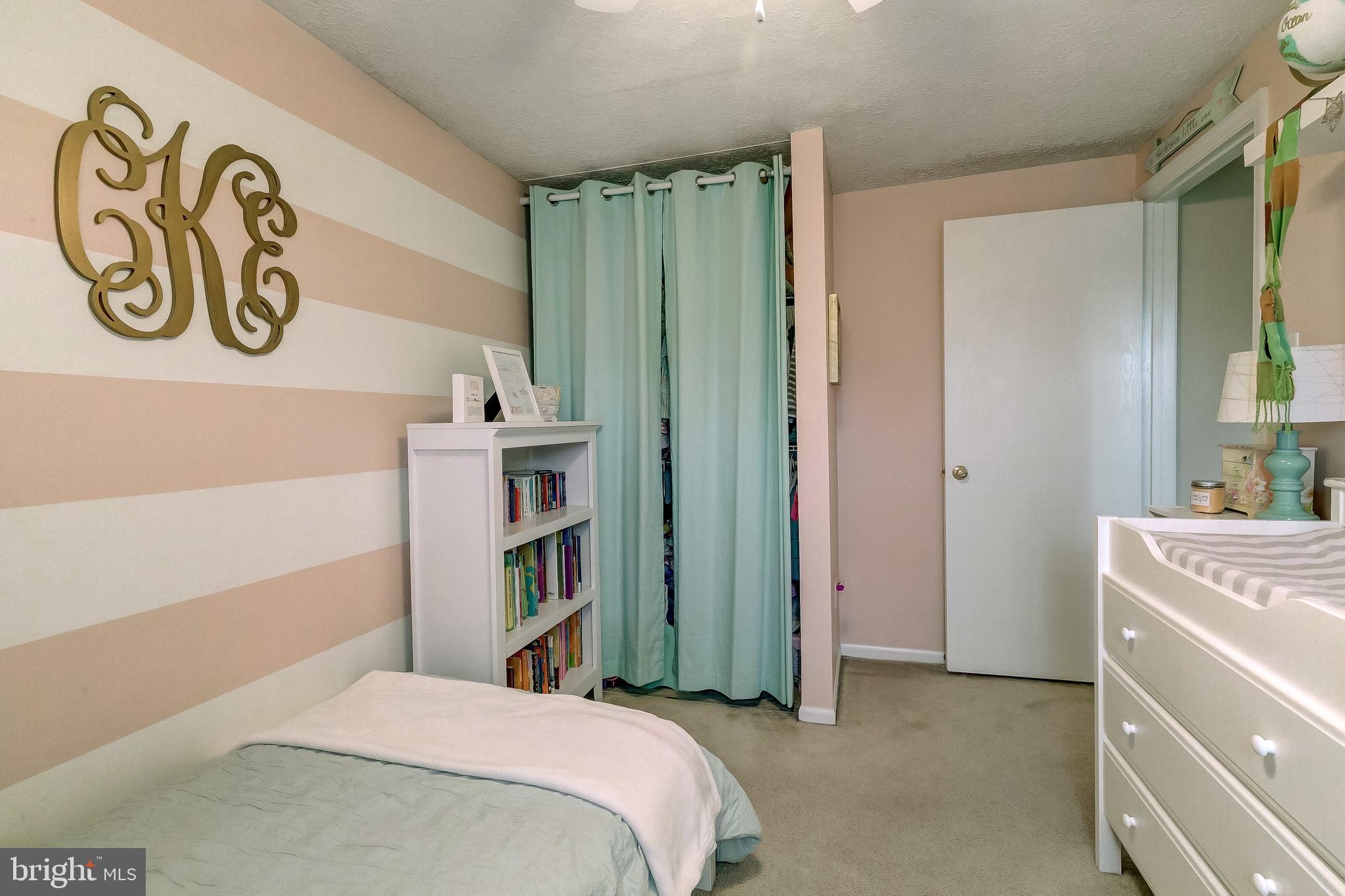 CONSTANT FRIENDSHIP - Residential