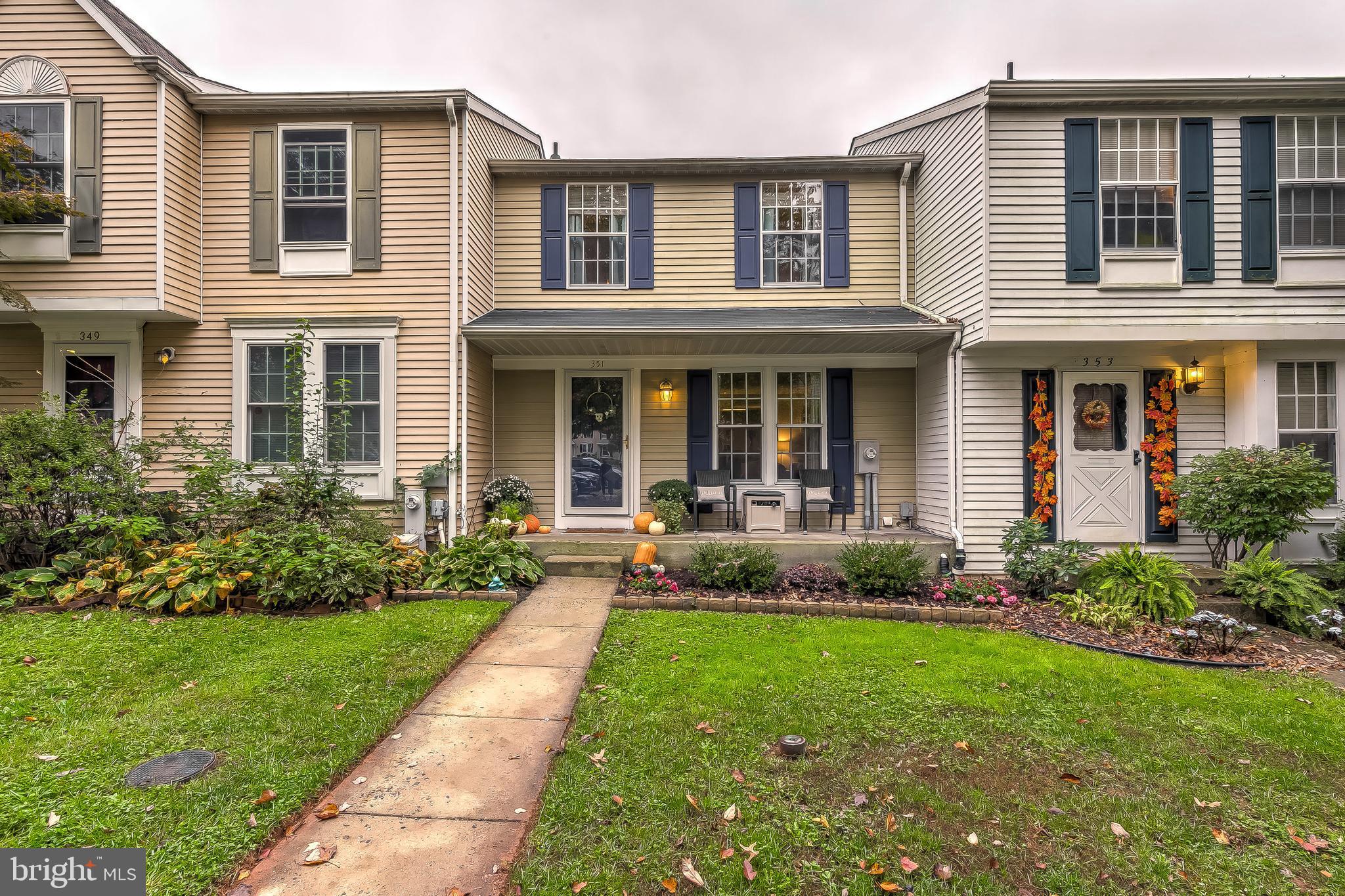 CONSTANT FRIENDSHIP - Residential