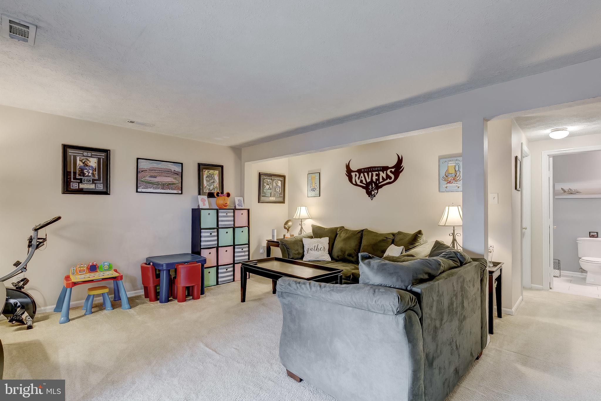 CONSTANT FRIENDSHIP - Residential