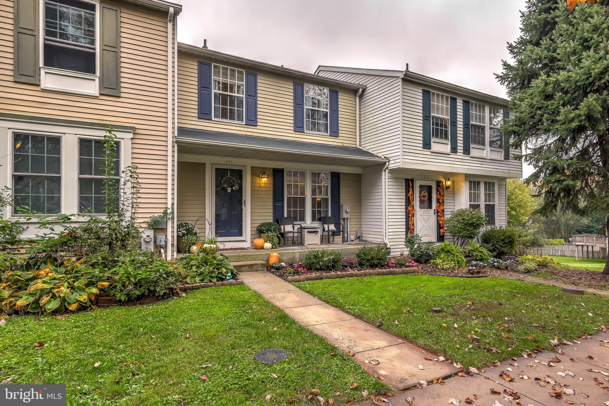 CONSTANT FRIENDSHIP - Residential