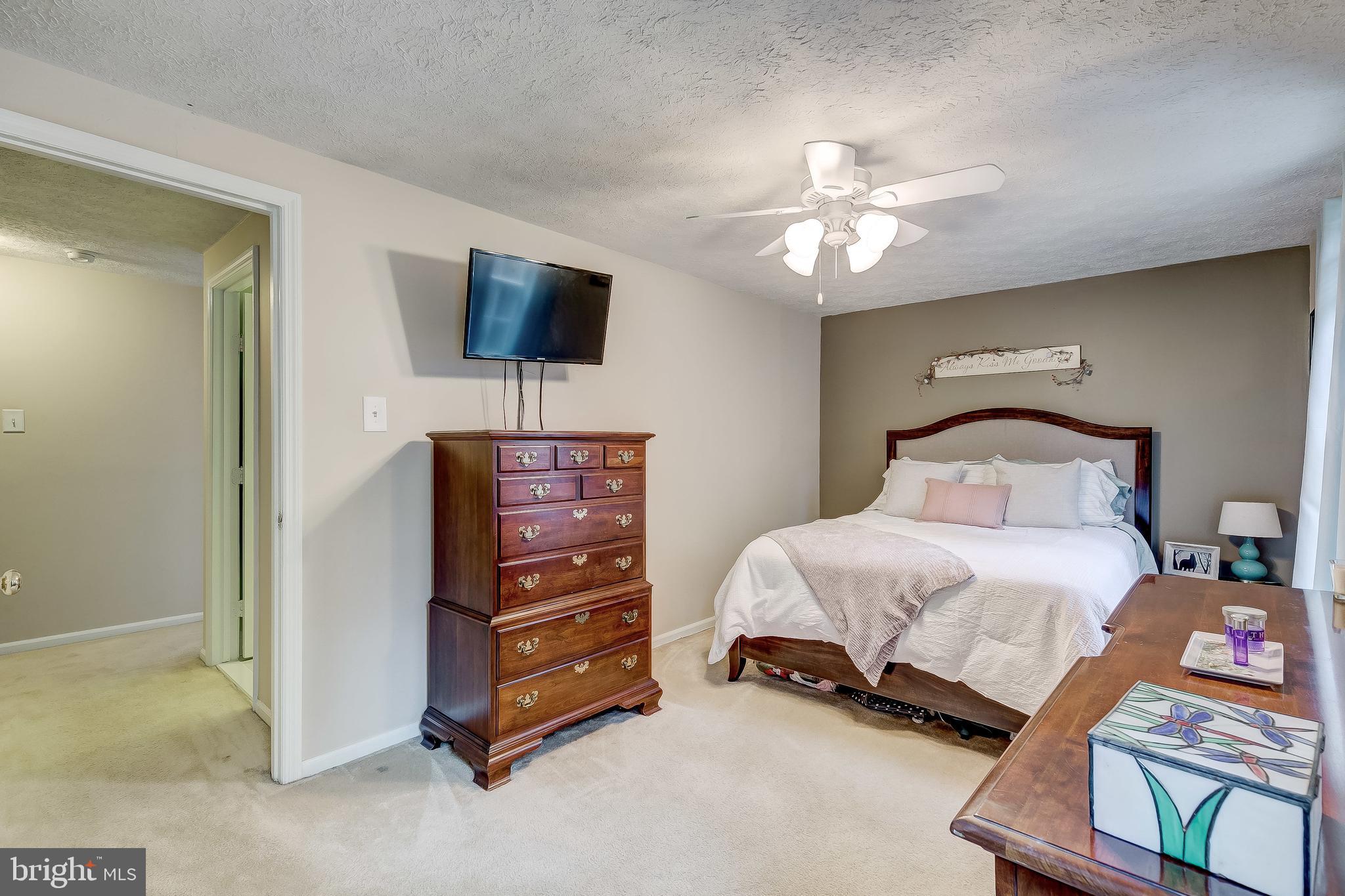 CONSTANT FRIENDSHIP - Residential