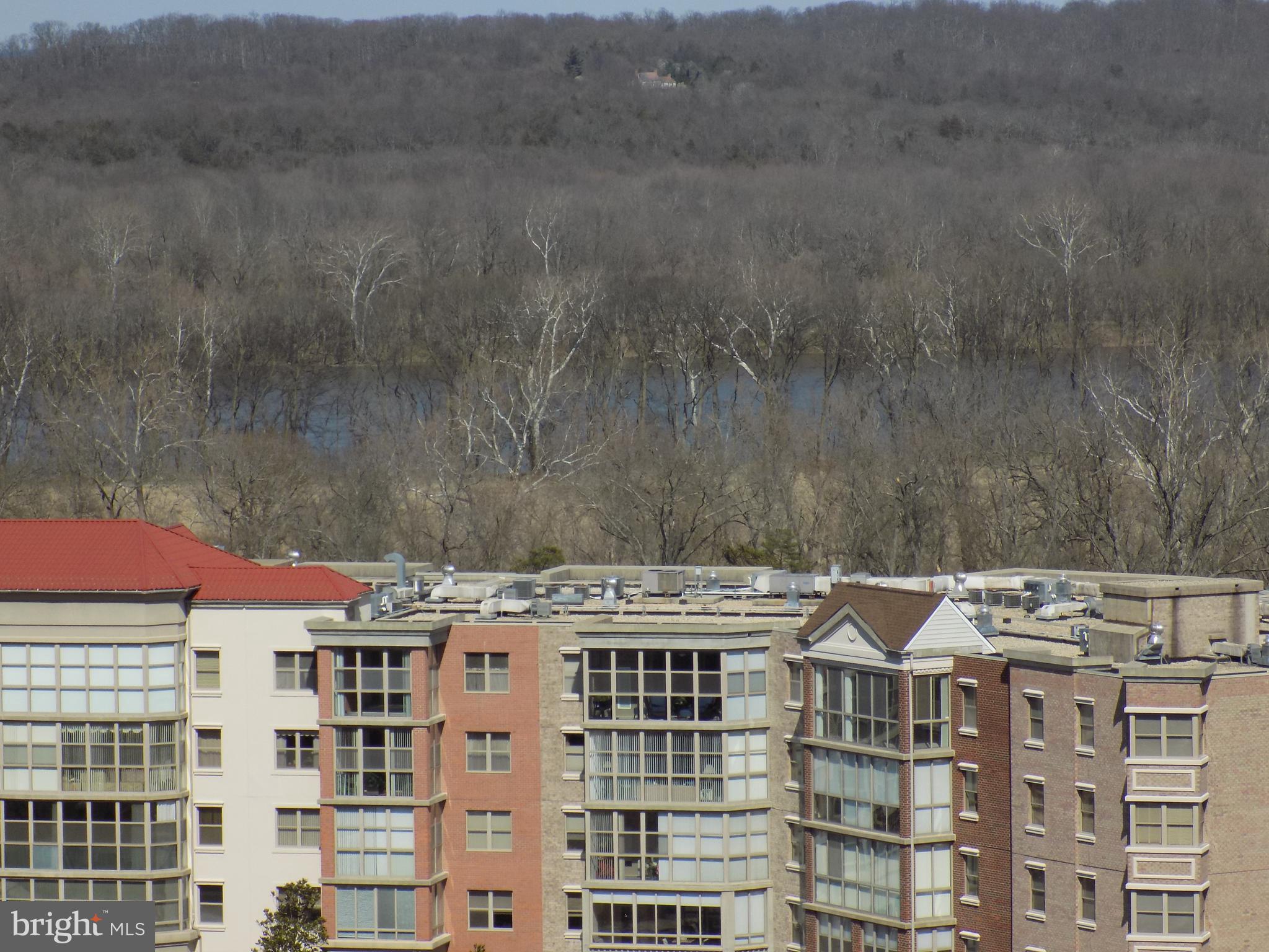 LANSDOWNE WOODS - Residential