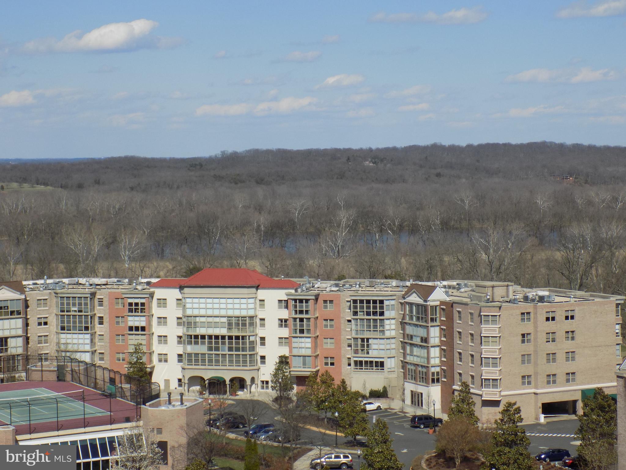 LANSDOWNE WOODS - Residential