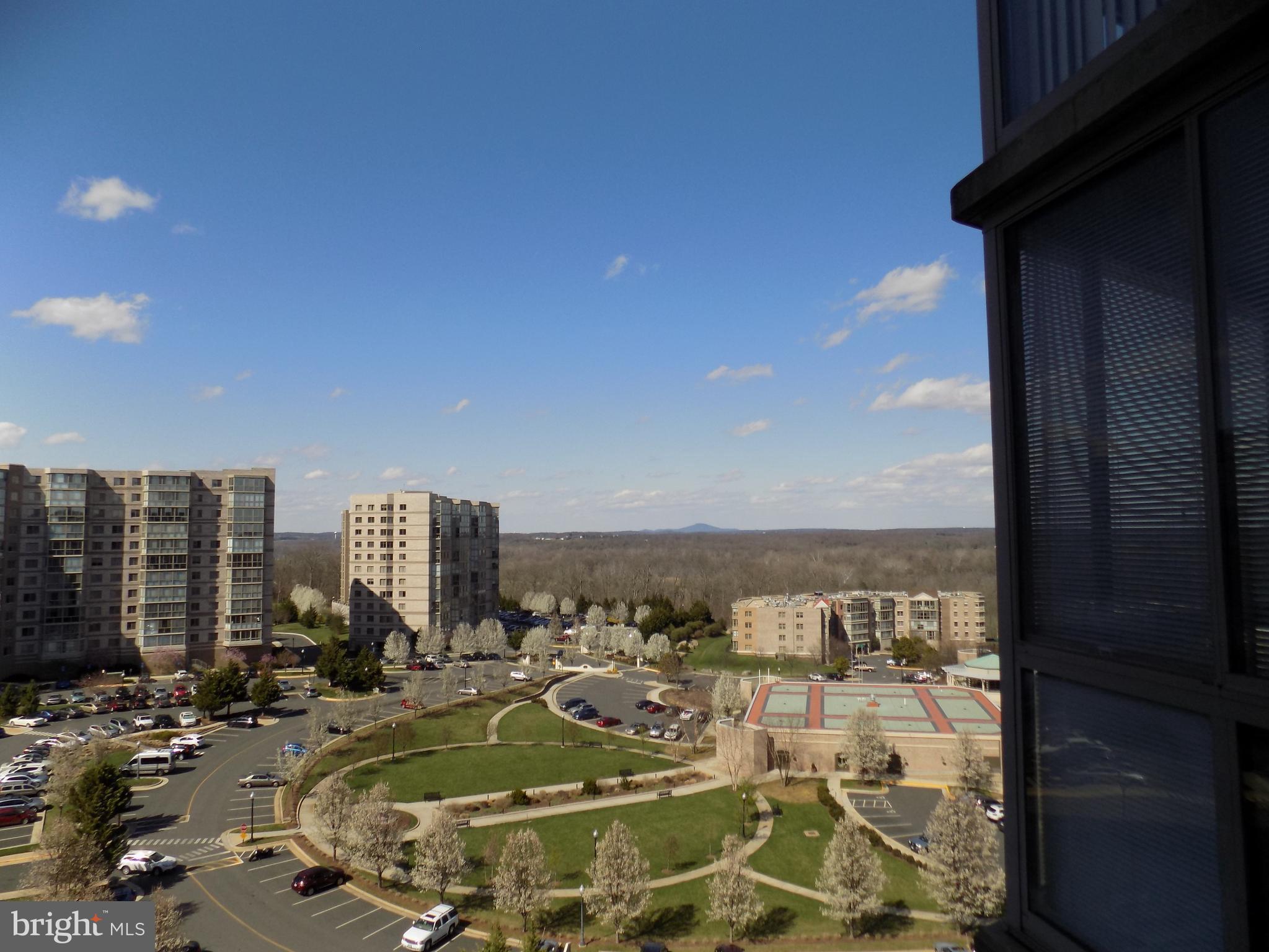 LANSDOWNE WOODS - Residential