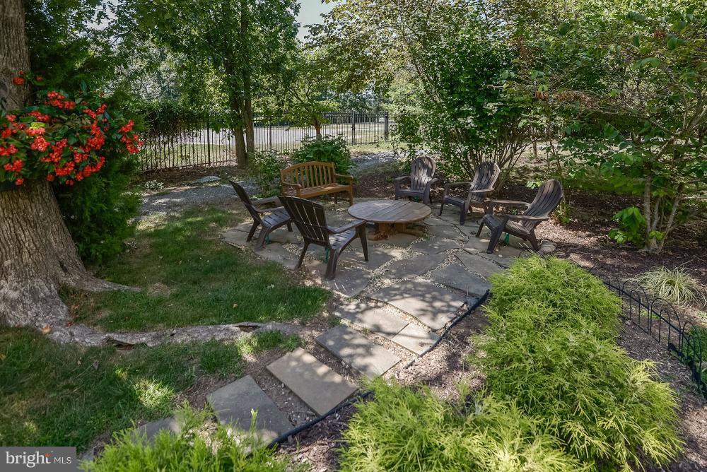 LANSDOWNE WOODS - Residential