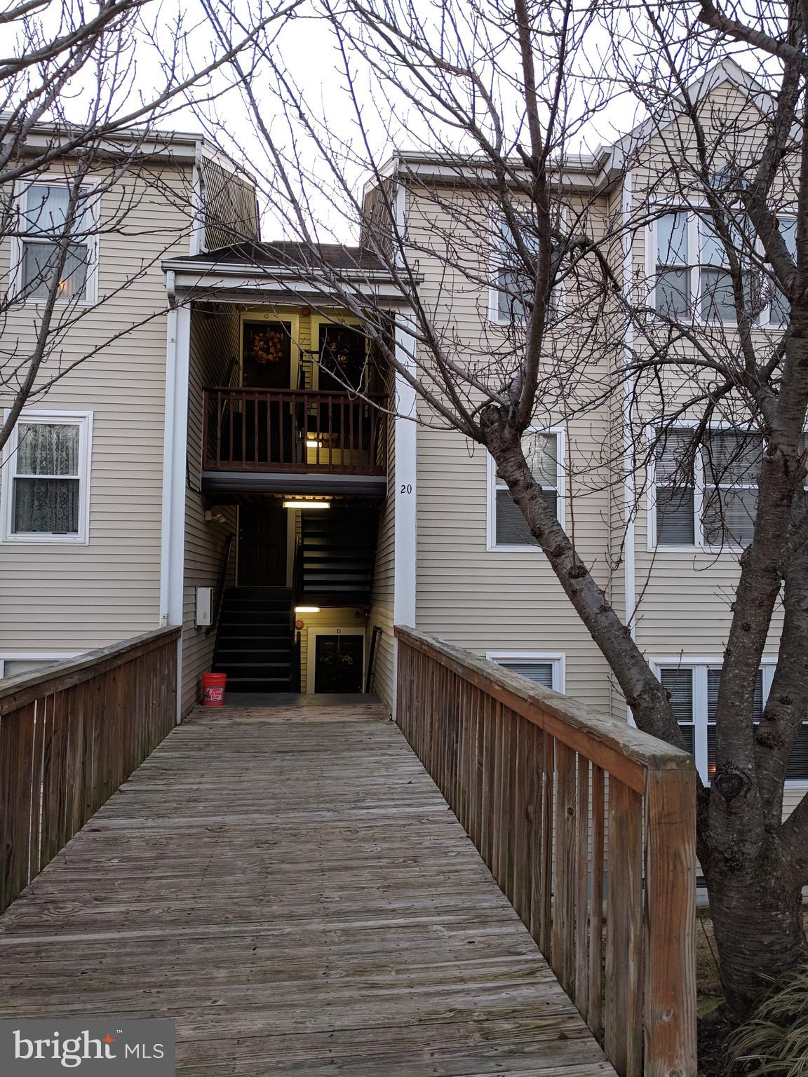 RIVERCHASE! INCREDIBLE CONDO WITH MASTER BEDROOM AND BALCONY BACKING TO SUPER PRIVATE AREA. LOCATED PERFECTLY! 5 MINUTES TO BWI*15 MINS TO DOWNTOWN BALTIMORE*25 MINS TO DC*HIGHLY SOUGHT AFTER RIVERCHASE COMMUNITY.