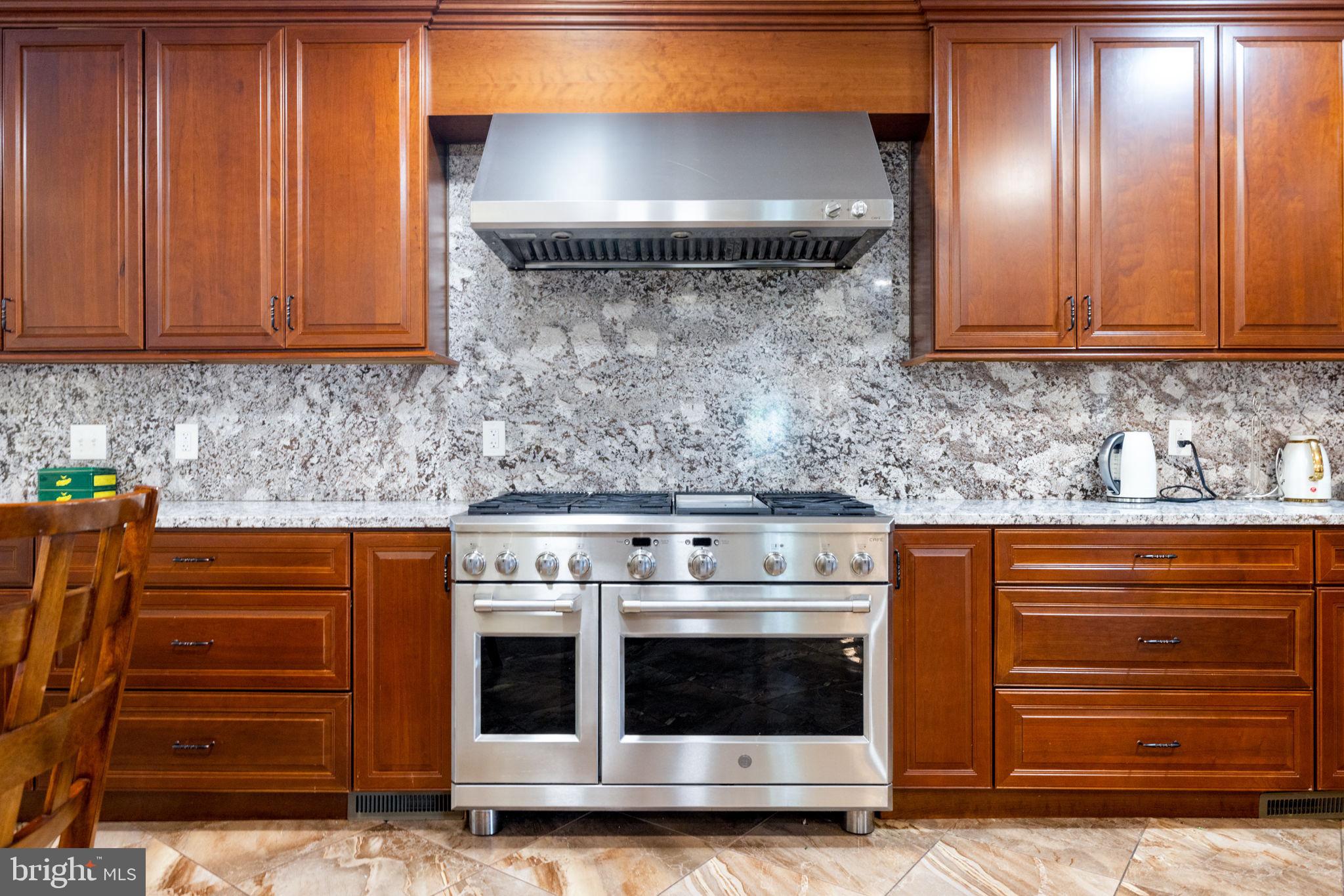 2407 LELLAH COURT