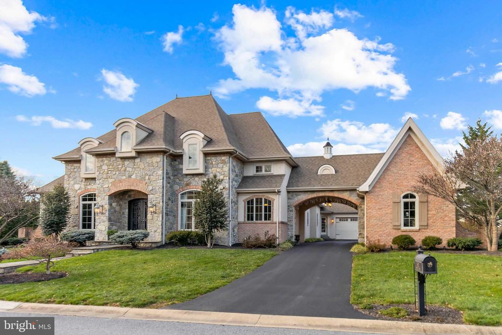 Photo of 802 WOODFIELD DR, LITITZ, PA 17543 (MLS # PALA2028532)