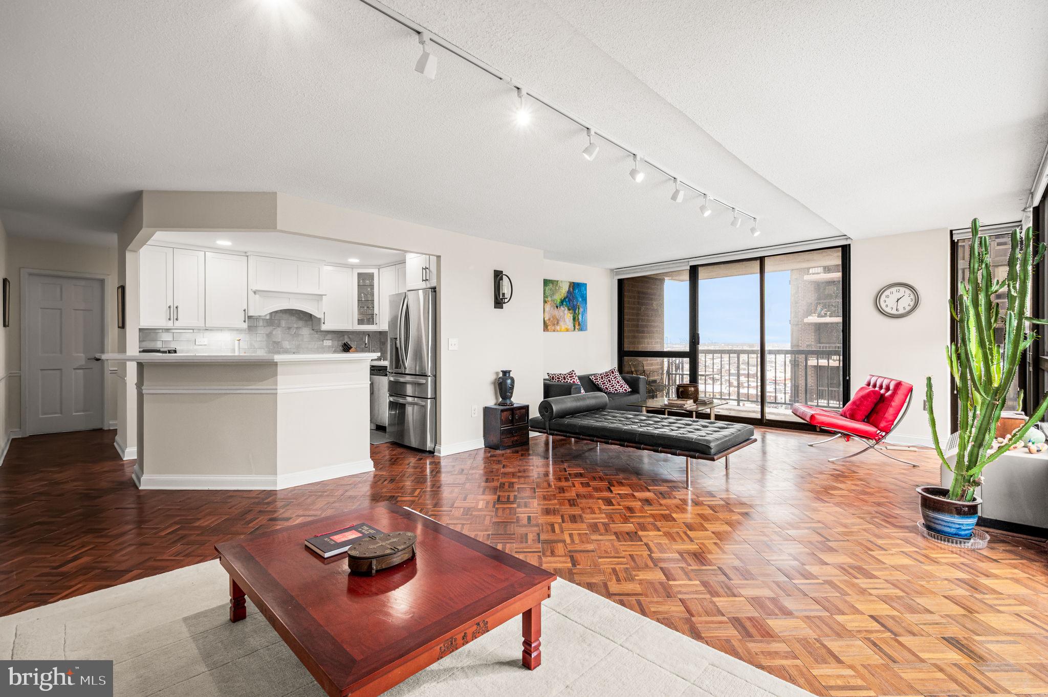 SOCIETY HILL - Residential