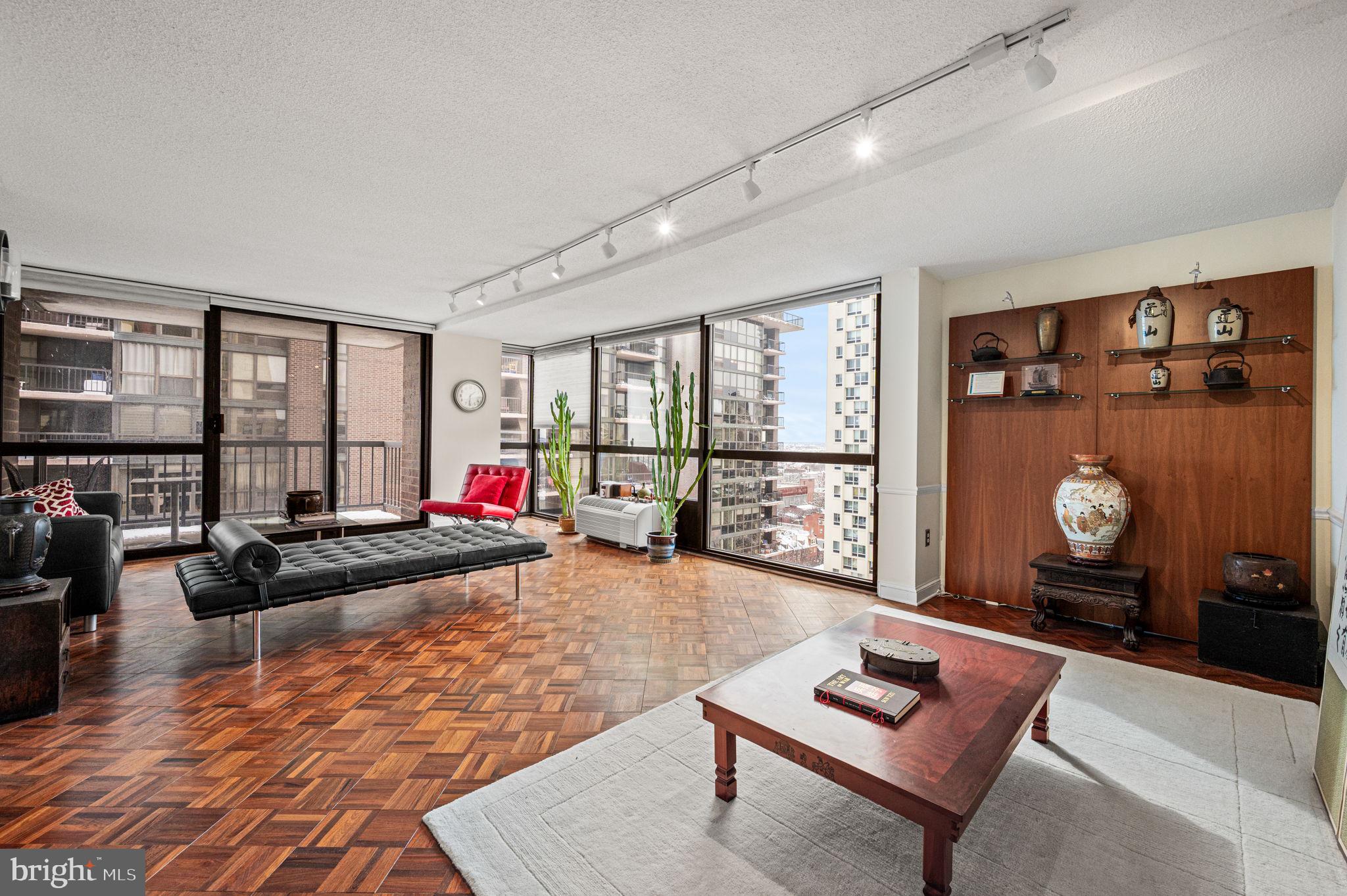 SOCIETY HILL - Residential