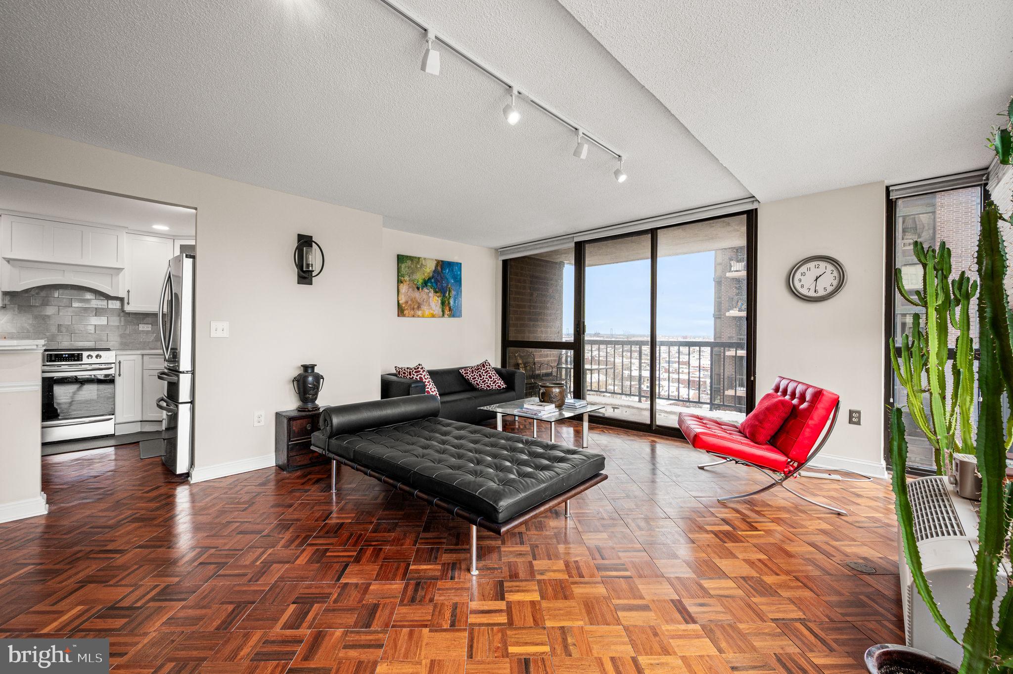 SOCIETY HILL - Residential