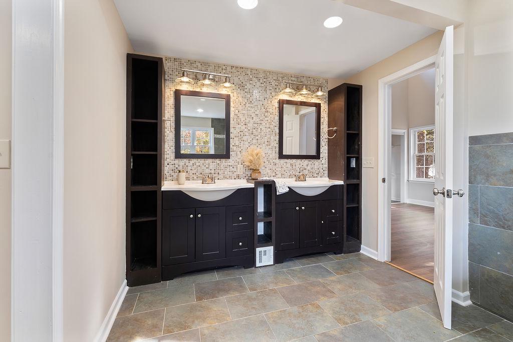 LAKE CAROLINE - Residential
