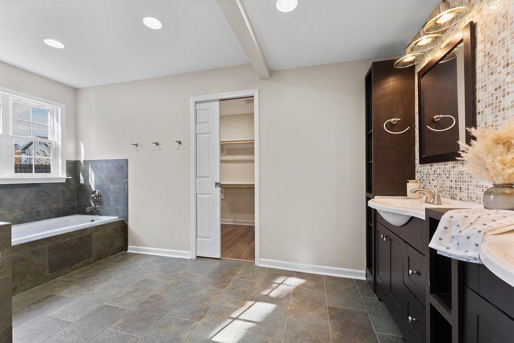 LAKE CAROLINE - Residential